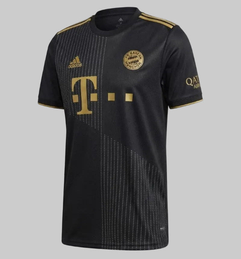 Jersey Adidas Bayern Munich Visita 2021/22 (GM5317) fotografiado en ángulo para exhibición en Futbol90MX.