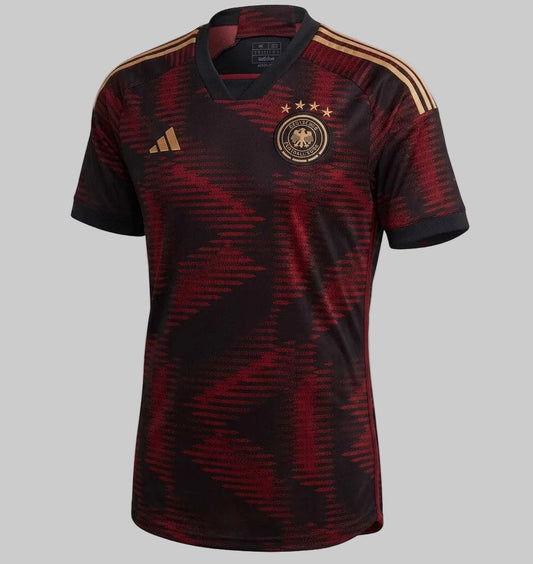 Jersey Adidas de visita de la Selección Alemana Qatar 2022 versión AEROREADY en toma angular de tres cuartos codigo HJ9604 en Futbol90MX