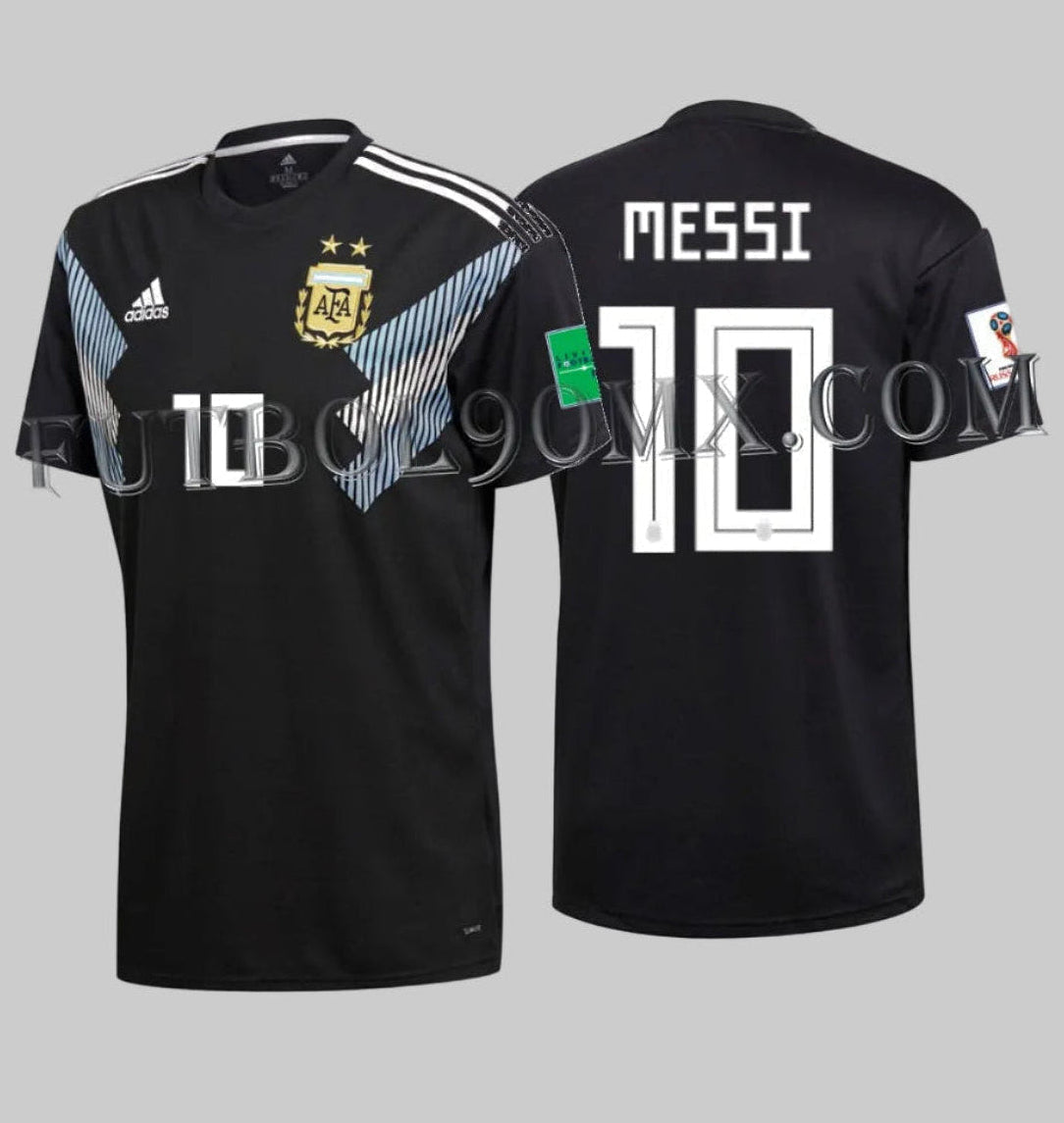 Jersey de visita Adidas Argentina 2018 Lionel Messi #10, color negro con detalles pixelados albicelestes. Versión oficial FIFA World Cup Russia 2018 disponible en Futbol90MX Archive Boutique. Style CD8565.