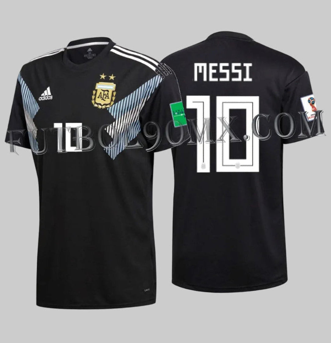 Jersey de visita Adidas Argentina 2018 Lionel Messi #10, color negro con detalles pixelados albicelestes. Versión oficial FIFA World Cup Russia 2018 disponible en Futbol90MX Archive Boutique. Style CD8565.