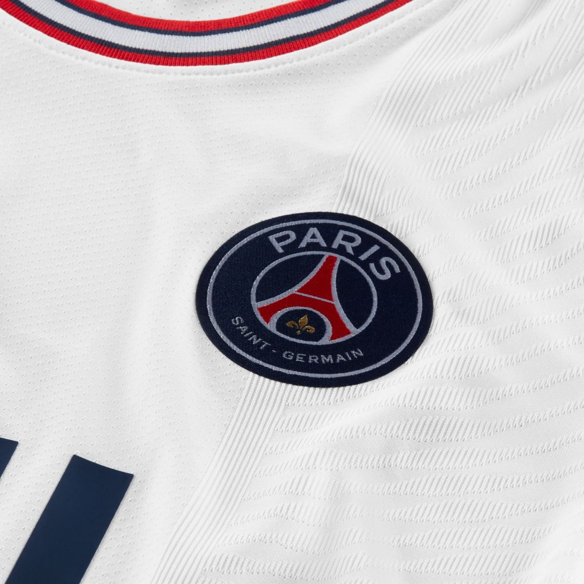 Escudo del Paris Saint-Germain y logo Jordan Jumpman aplicados en silicona flexible termo-sellada.