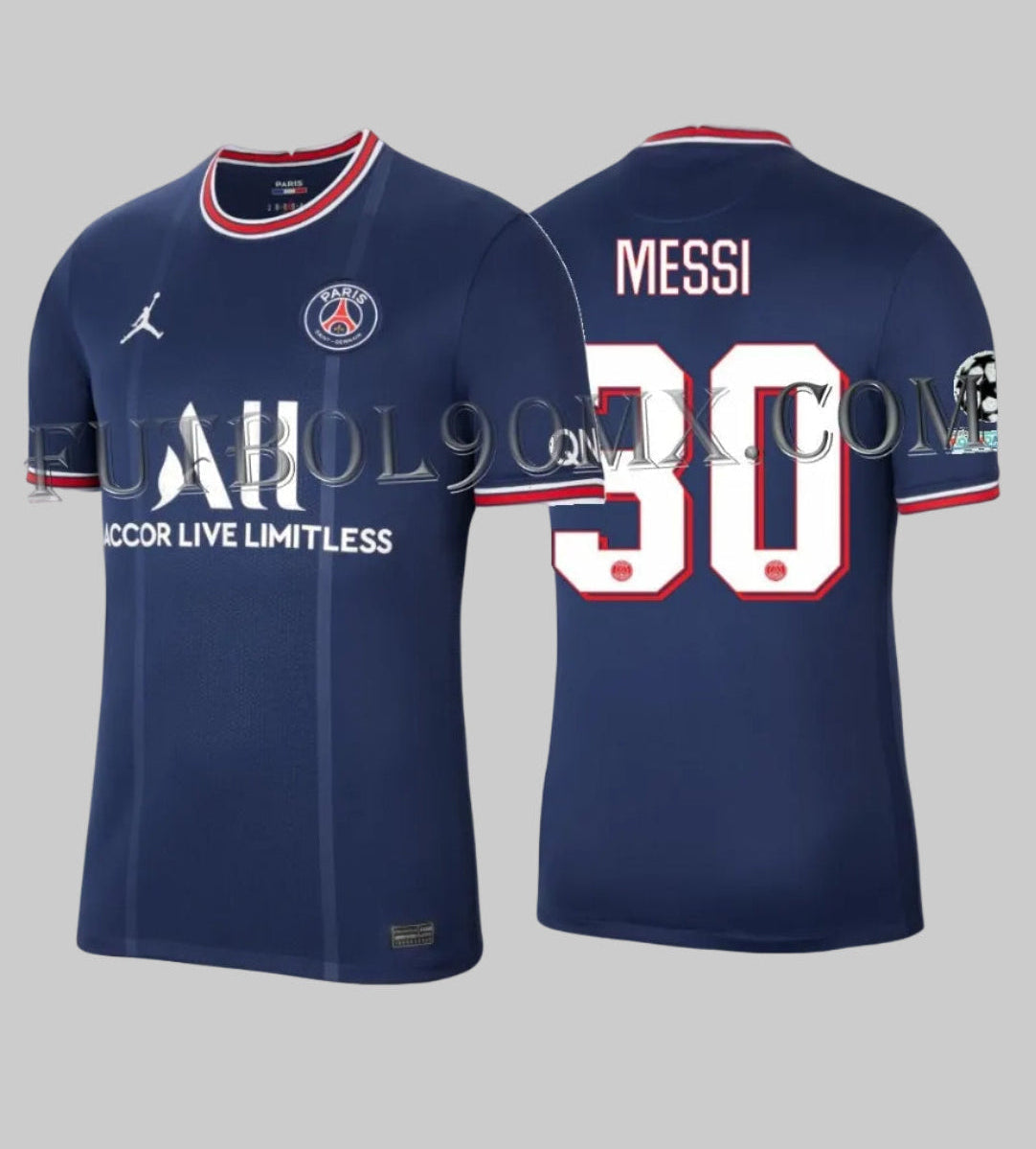 Vista frontal y posterior lado a lado del jersey jordan oficial de local Paris Saint-Germain UEFA Champions League 2021/22, mostrando el diseño Jumpman, el patrocinador ALL y la personalización "MESSÍ 30", codigo CV7903-411, disponible en Futbol90MX