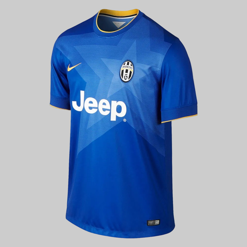 Vista frontal completa del jersey de Pirlo de visita Nike de la UEFA Champions League de la Juventus 2014/15 (Código: 611078-472) en color azul con el gráfico de estrella frontal, mostrando el patrocinio de Jeep y el Scudetto en Futbol90MX.