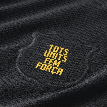 Letras detras del Escudo bordado de Jersey FC Barcelona Away 2011/12