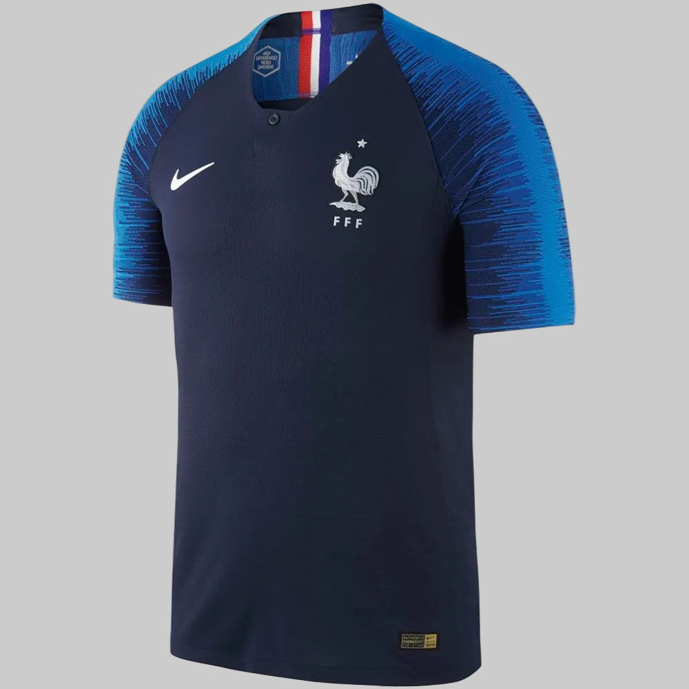 Textura de ingeniería VaporKnit en hombros y pecho del jersey Nike Francia 2018 versión de jugador.