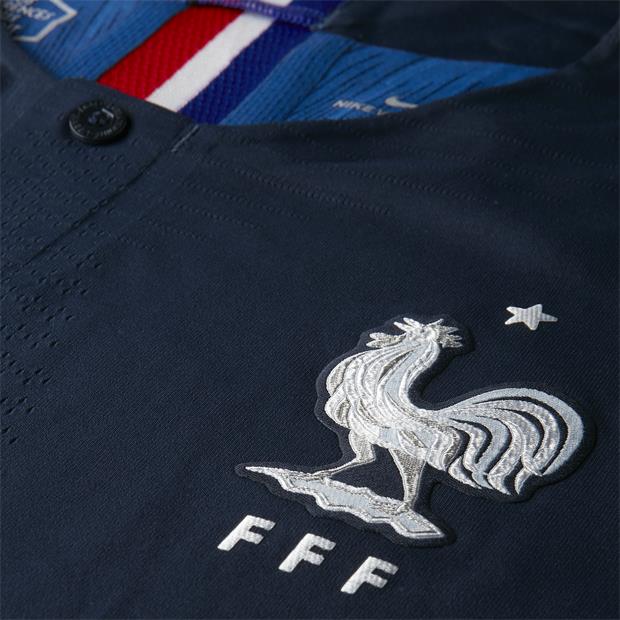 Escudo termosellado FFF con estrella y detalle de partido France vs Croatie 15 Juillet 2018 en jersey Vapor Match.