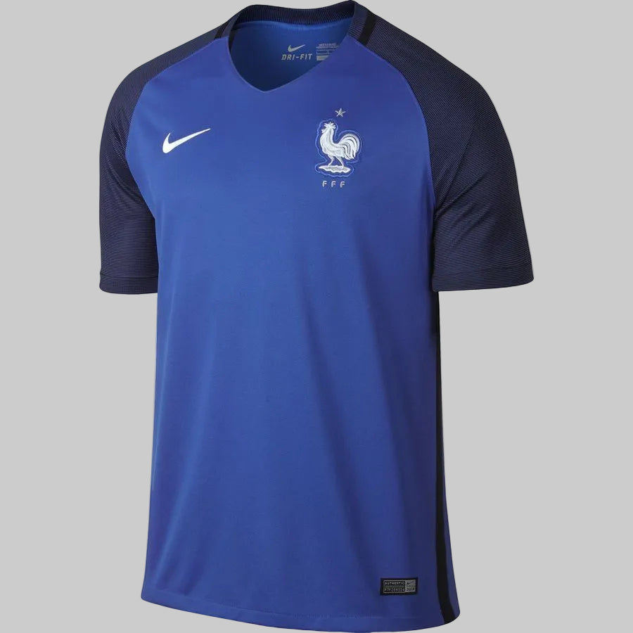 Vista frontal del jersey de local de Francia 2016, código 724615-439, mostrando el escudo de la FFF y el logo de Nike, stock Futbol90MX