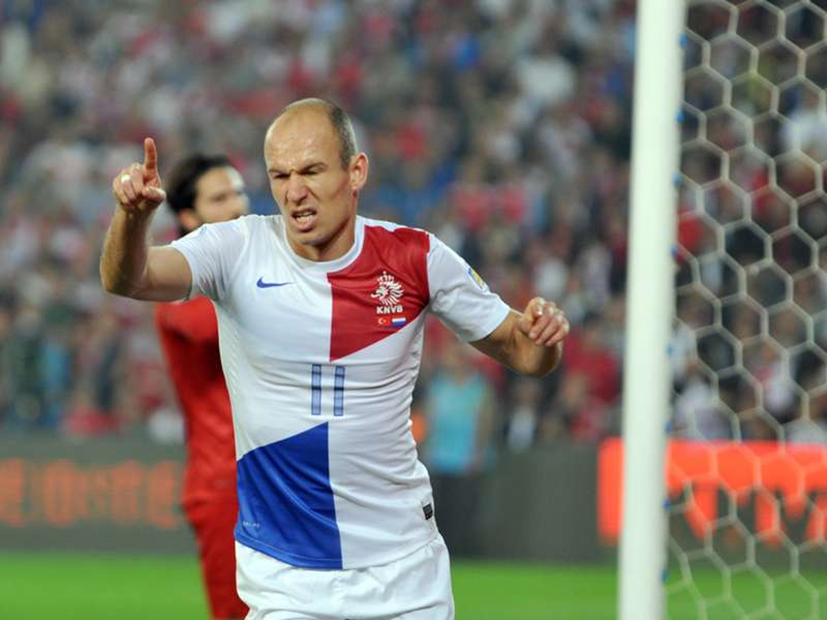NIKE ARJEN ROBBEN PAISES BAJOS JERSEY DE VISITA 2013/14 5