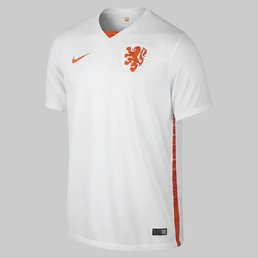 Vista frontal del jersey Nike de Holanda 2015/16 de Arjen Robben #11, mostrando el escudo KNVB y tejido técnico Dri-FIT, stock Futbol90MX