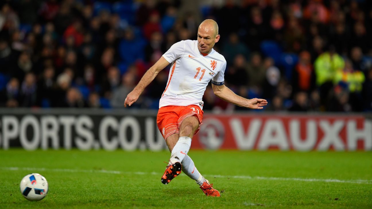 NIKE ARJEN ROBBEN PAISES BAJOS JERSEY DE VISITA 2015/16 5