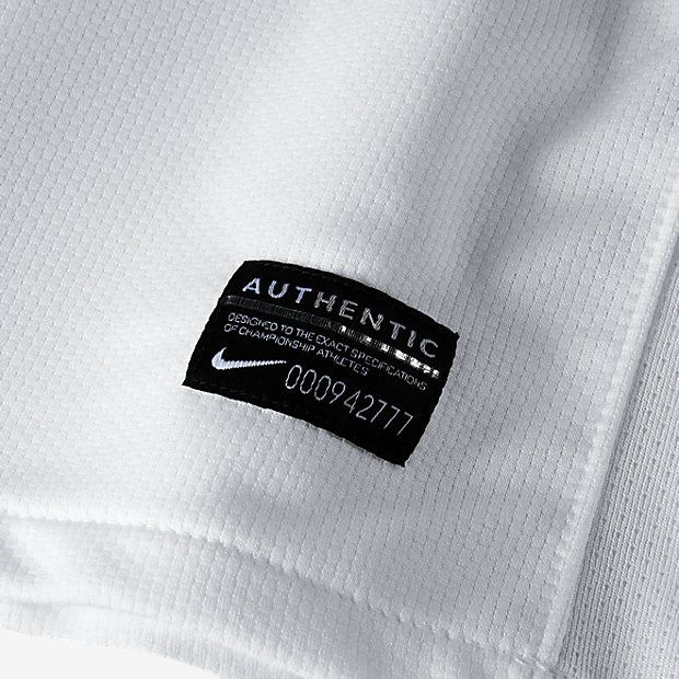 Acercamiento a la etiqueta en el dobladillo del Jersey Nike Paises Bajos Mundial 2010 de Robben
