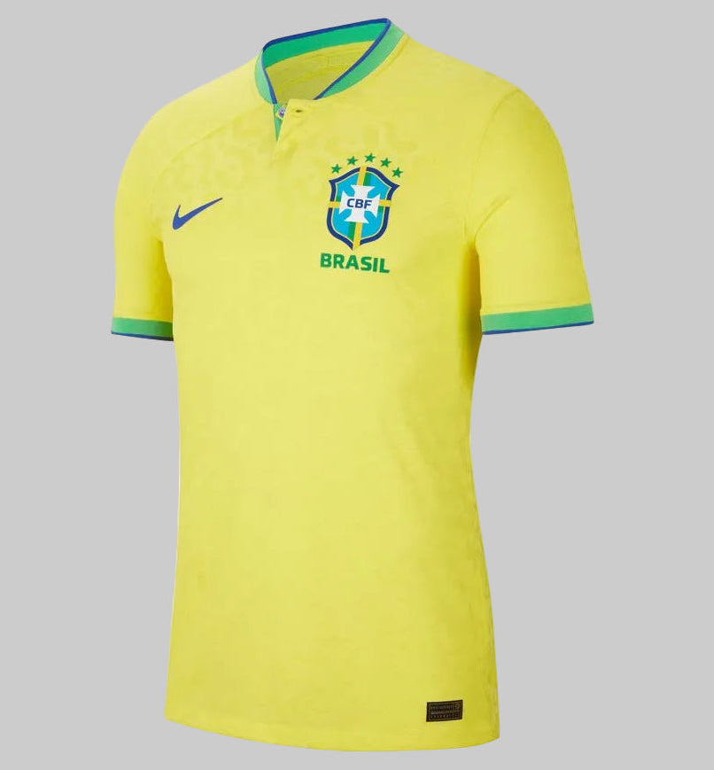 Vista frontal del Jersey oficial Brasil local Copa Mundial 2022, versión Match Nike ADV (DN0618-740), edición de archivo deadstock original Futbol90MX
