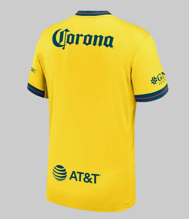 Vista posterior del jersey local del Club América 2024/25, mostrando el corte impecable y la limpieza del diseño. Pieza de archivo Futbol90MX.