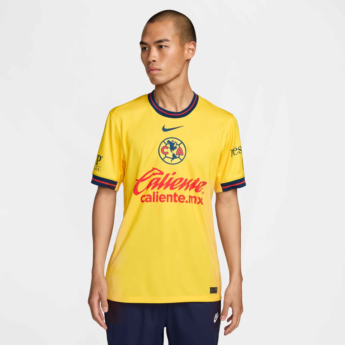 Detalle de la textura y tecnología Dri-FIT del tejido en el jersey Club América 2024/25, diseñado para alto rendimiento. Referencia técnica FN8778-720, en Futbol90MX