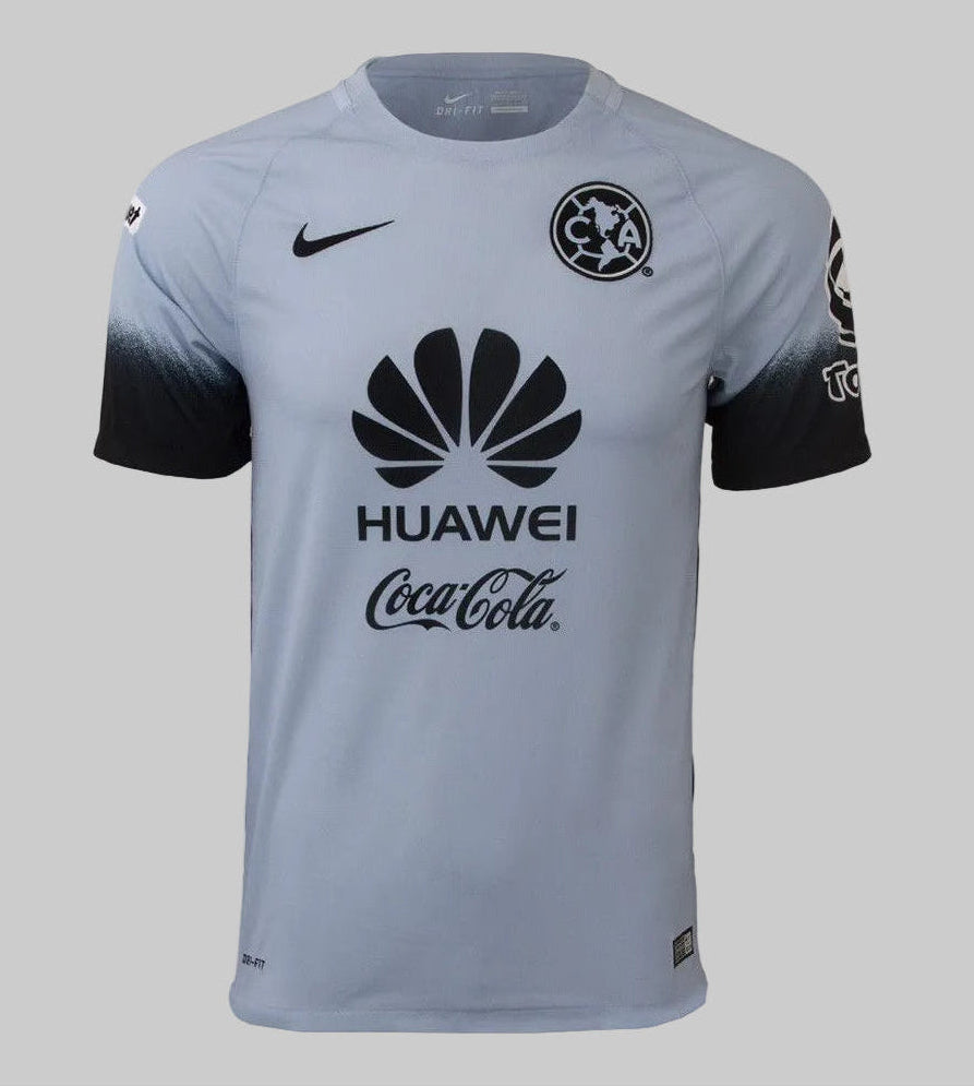 Primer plano del pecho del tercer jersey Nike del Club América 2016, destacando el logotipo Nike Swoosh, el escudo circular y el patrocinador principal Huawei, en Futbol90MX