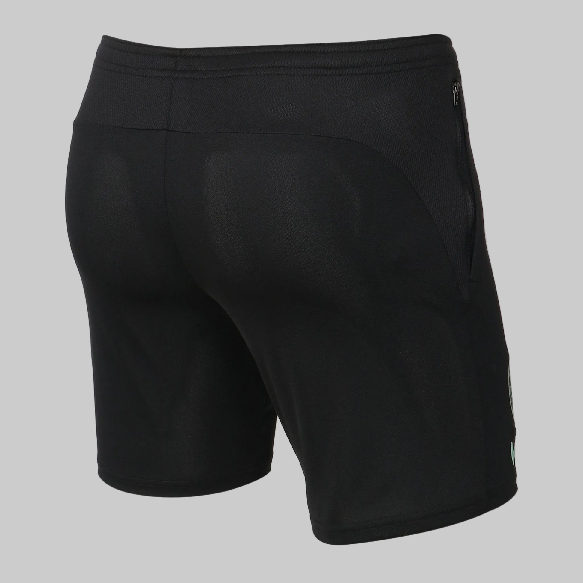 Vista posterior de shorts de entrenamiento Academy Pro del Club America en Negro