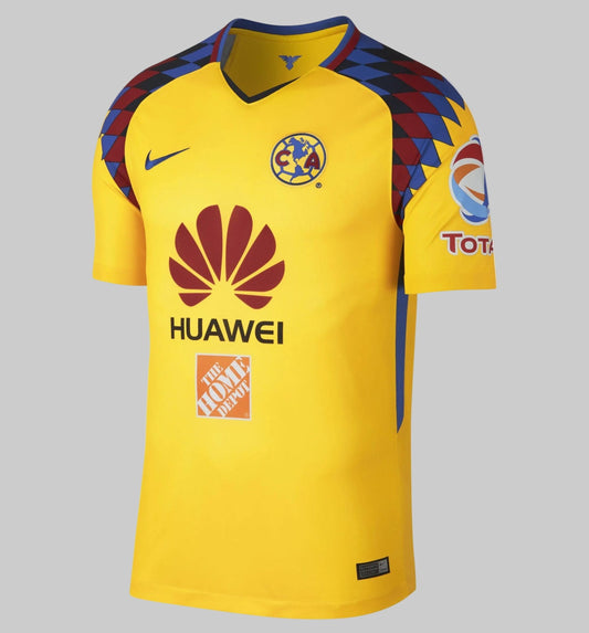 Vista frontal completa del tercer jersey Nike del Club América 2018 (código 847304-720) en amarillo vibrante, destacando el patrón geométrico en las mangas y los patrocinadores Huawei y The Home Depot, disponible en Futbol90MX