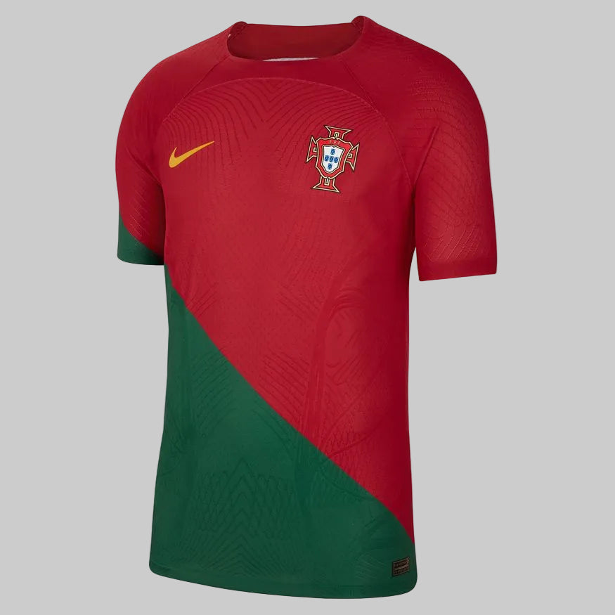 Vista frontal del Jersey oficial Cristiano Ronaldo Portugal Copa Mundial 2022, versión Match Nike ADV (DN0627-628). Calidad museo, parches FIFA World Cup y dorsal #7 termosellado. Edición de archivo Futbol90MX.