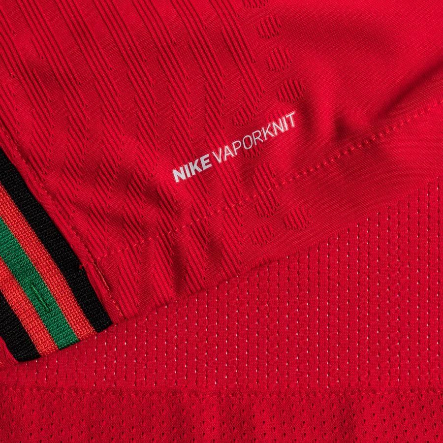 Etiqueta interna de autenticidad Nike CD0587-687 y sello dorado Authentic Nike Football con número de serie único - Verificado por futbol90mx.com.