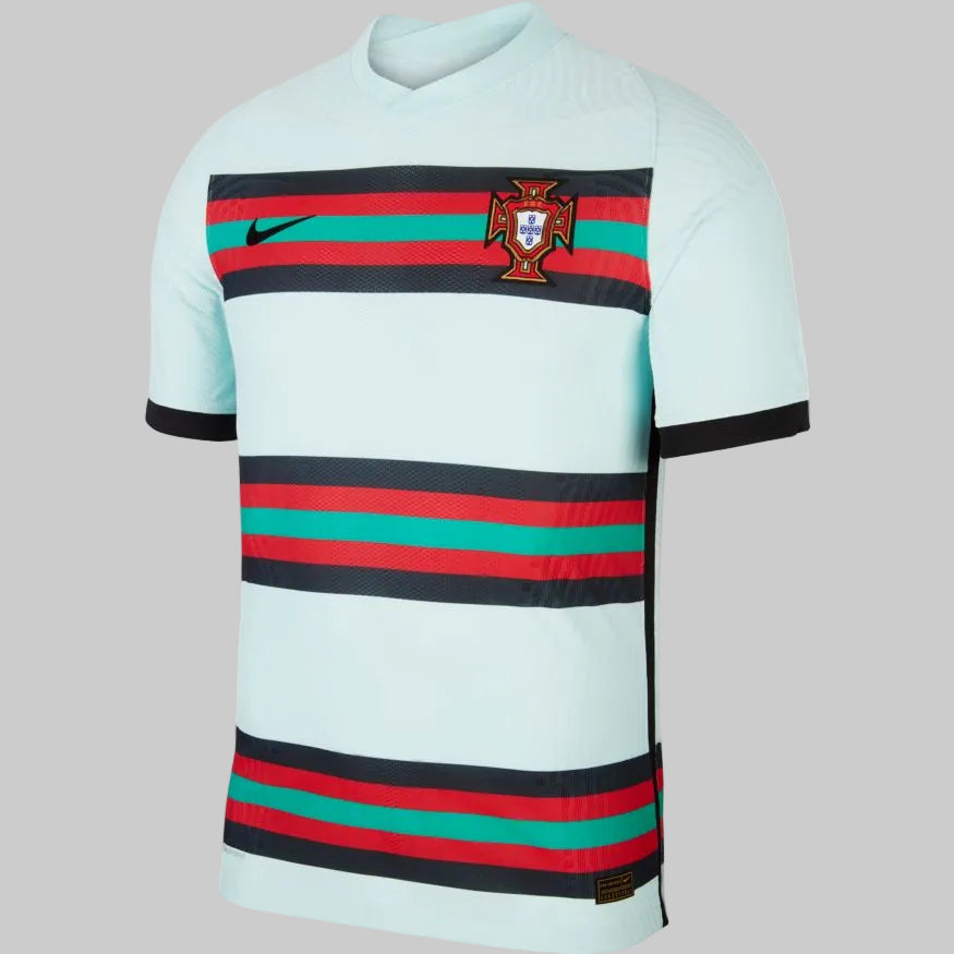 Detalles de ingeniería y parches oficiales de juego: Jersey Portugal Away 2020 - futbol90mx.com