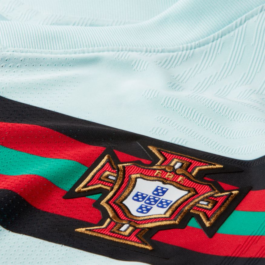 Primer plano escudo FPF  en jersey oficial Portugal 2020 Vapor Match Away Cristiano Ronaldo - futbol90mx.com