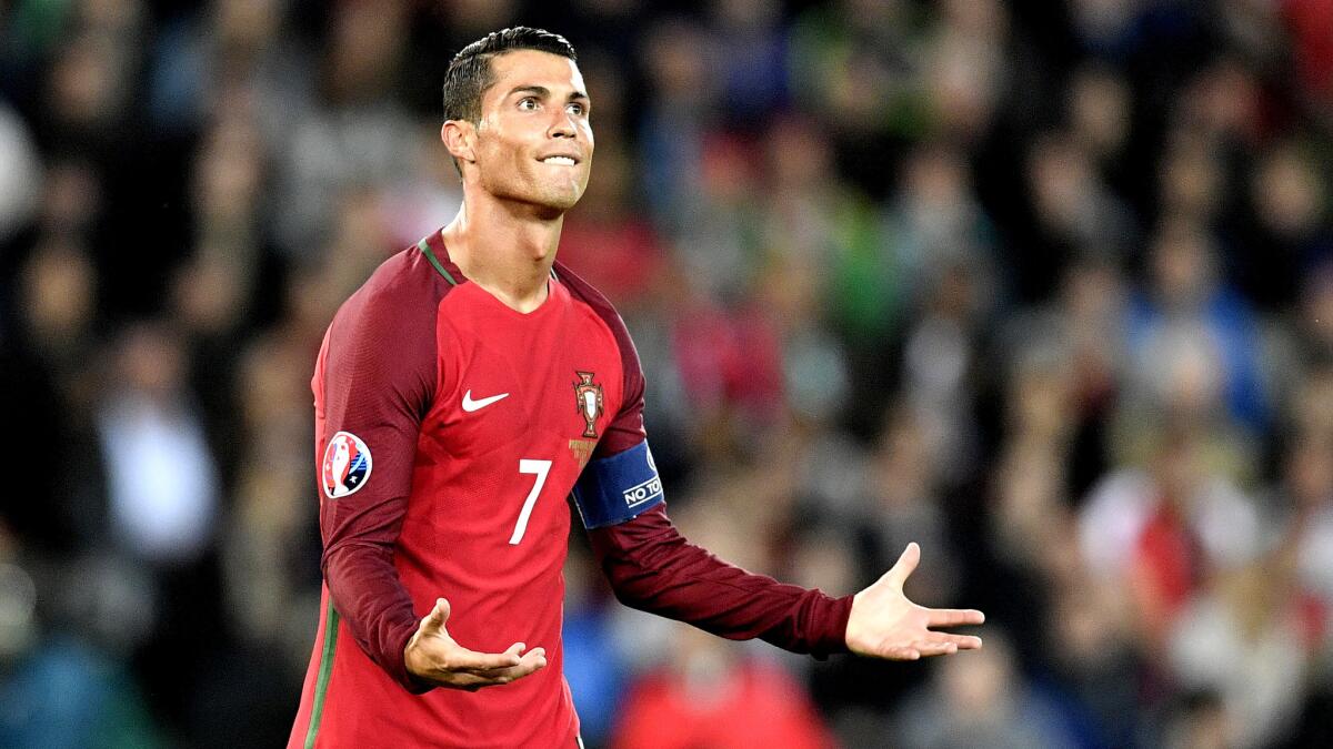 NIKE CRISTIANO RONALDO PORTUGAL JERSEY DE CASA EURO 2016 9