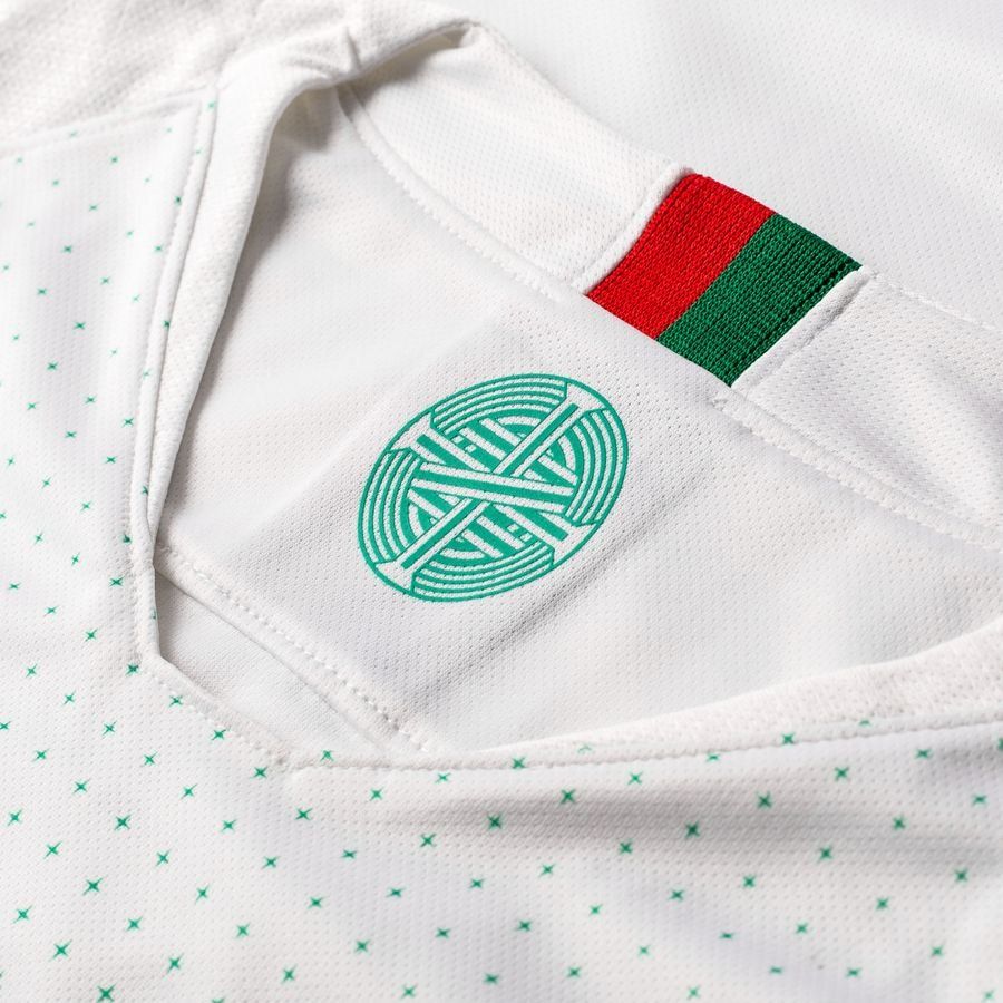 Detalle en cuello interior en Jersey de Portugal Copa Mundial 2018 de Cristiano Ronaldo