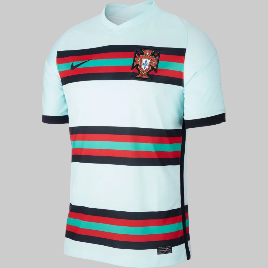 Vista frontal del jersey Nike Portugal Away 2020/21 en tono Teal Tint de Cristiano Ronaldo
