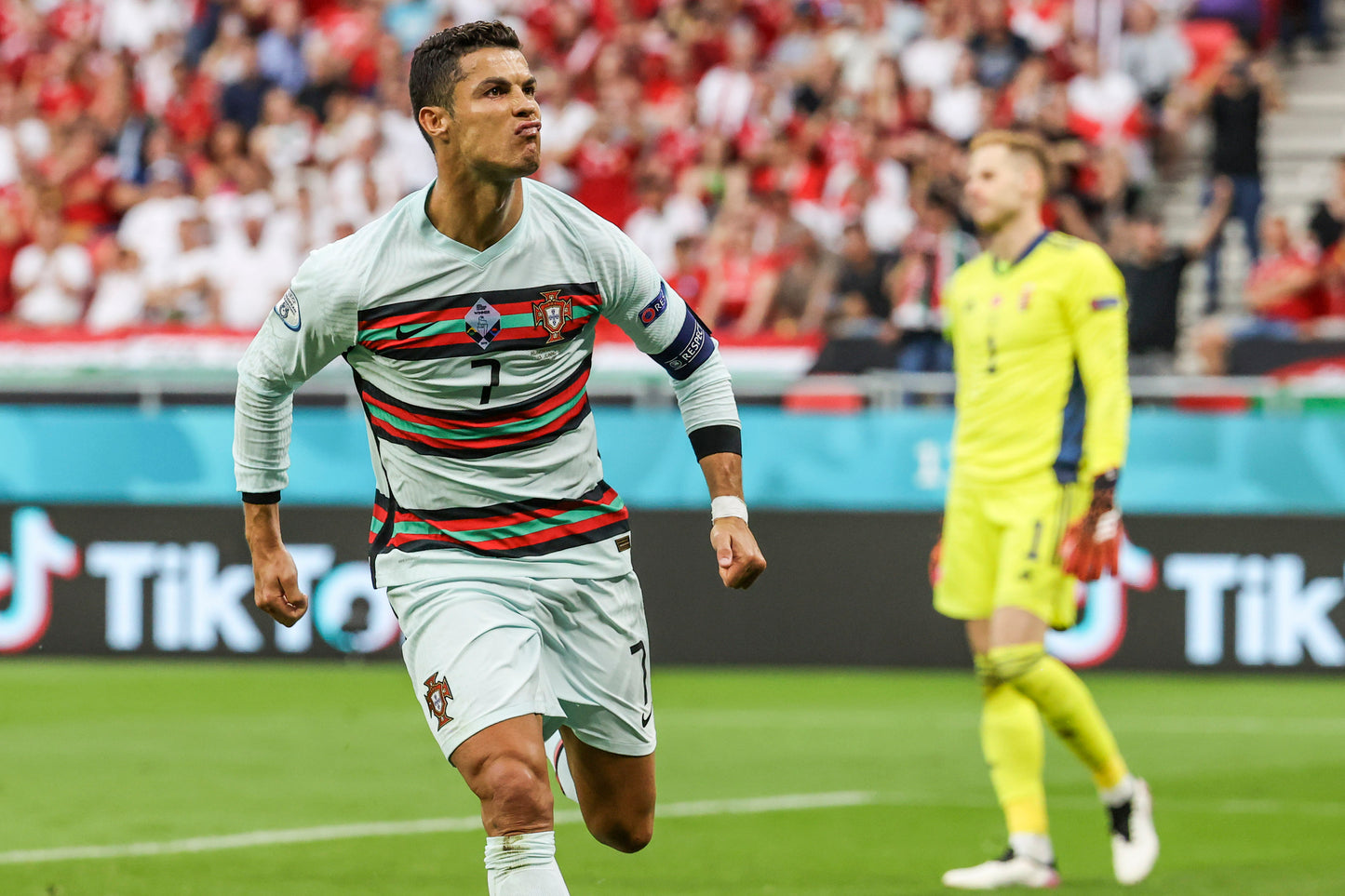 NIKE CRISTIANO RONALDO PORTUGAL JERSEY DE VISITA EURO 2020 2021 4