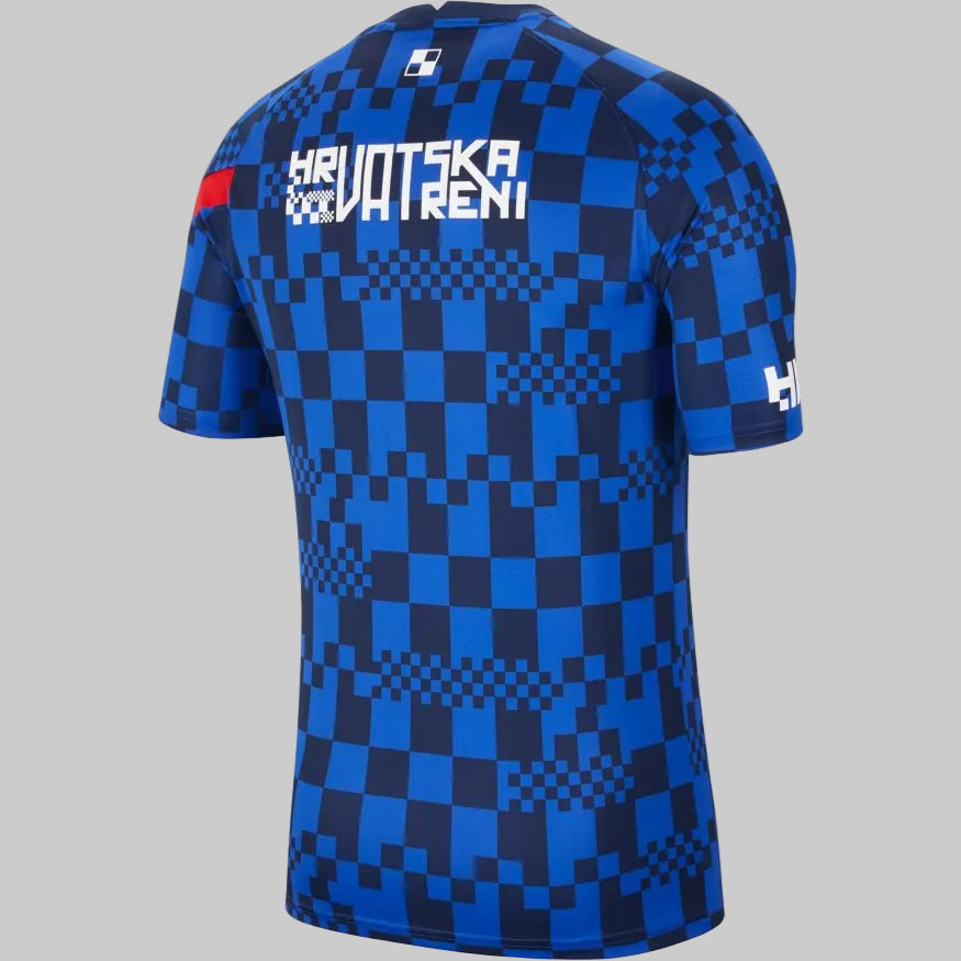 Dorso del jersey Nike de Croacia Euro 2020 con el lema HRVATSKA VATRENI en tipografía digital blanca sobre el patrón pixelado azul.