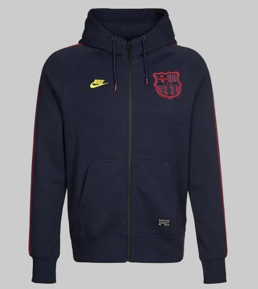 Detalle del cierre completo, capucha ajustable y el logotipo Swoosh bordado en la sudadera Nike FC Barcelona AW77 de la temporada 2014/15 en Futbol90MX