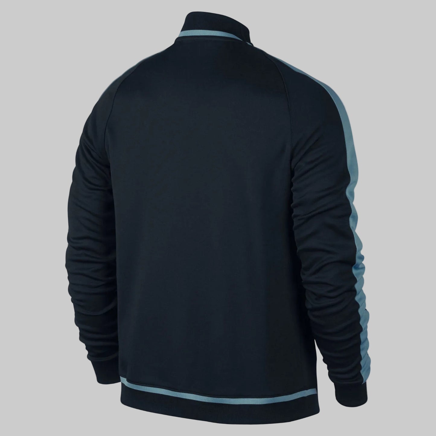 Vista trasera de la chamarra Barcelona N98 y cuello alto