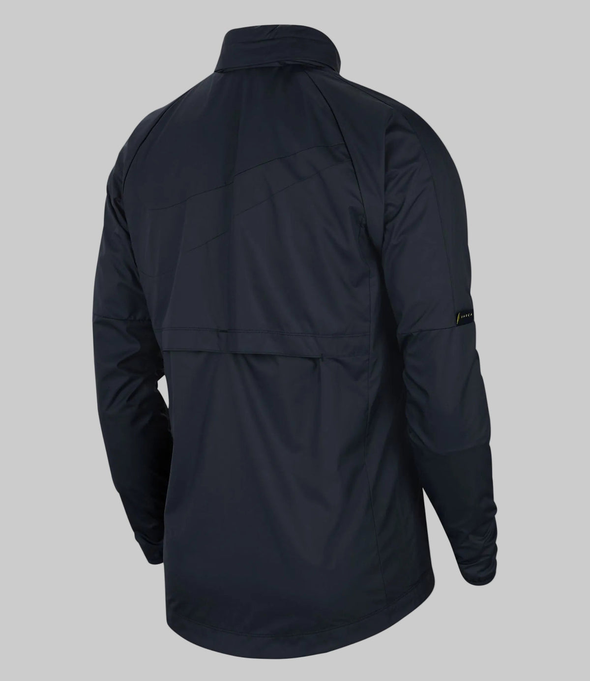 Vista posterior de la chamarra ligera Nike FC Barcelona All Weather 2020 (Ref. CT1793-475) mostrando el corte ergonómico y el tejido de protección climática en la Historical Archive Boutique de Futbol90MX.