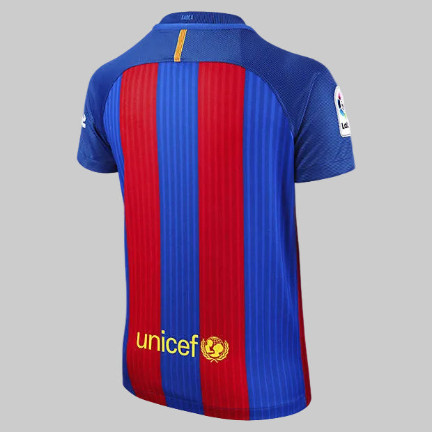 Dorso limpio sin nombre ni número del jersey Barcelona 2016-17 juvenil, diseño de franjas verticales clásicas, estado Vault Status.
