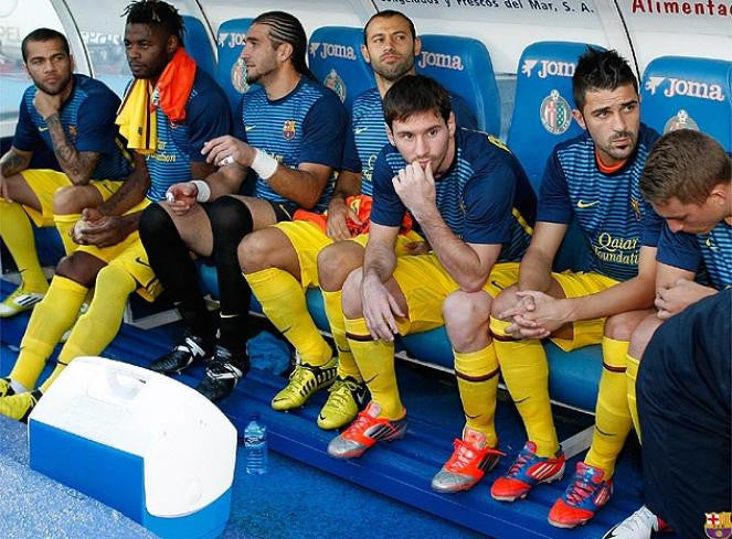 Jugadores del FC Barcelona usando este Pre Match Jersey 2012/13
