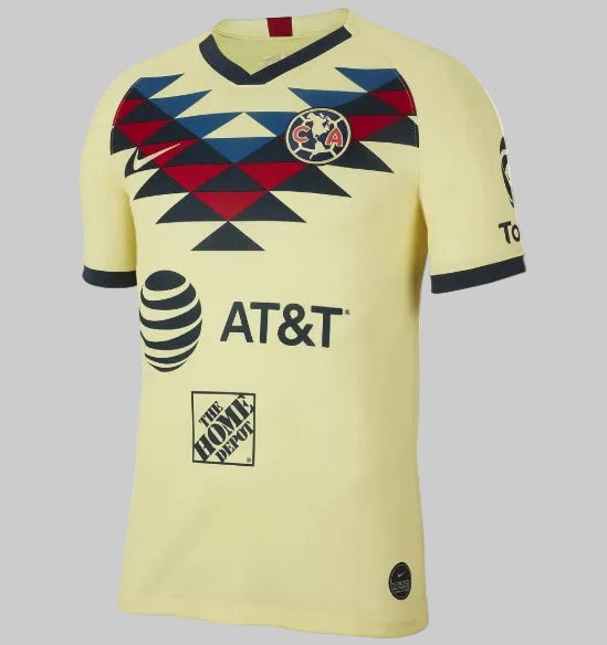Vista frontal del jersey Nike Club América de local 2019/20, codigo AJ5527-707, con el gráfico azteca en el pecho y patrocinios oficiales AT&T y The Home Depot, disponible en Historical Archive Boutique Futbol90MX