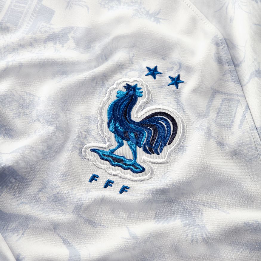 Escudo  Francia y dos estrellas bordados en Jersey Nike de Visita Copa Mundial 2022.