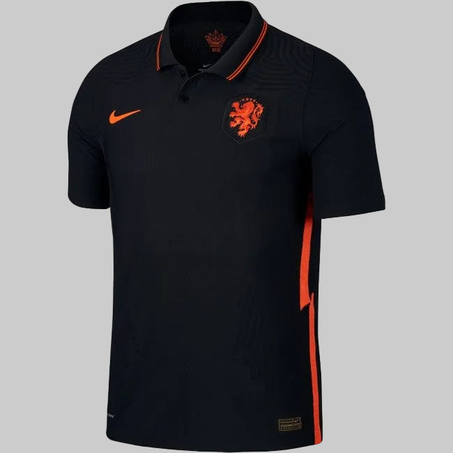 Vista frontal del jersey de visita negro de la Selección de los Países Bajos 2020/21, versión Vapor Match, personalizada con el número 21 de Frenkie de Jong, stock Futbol90MX