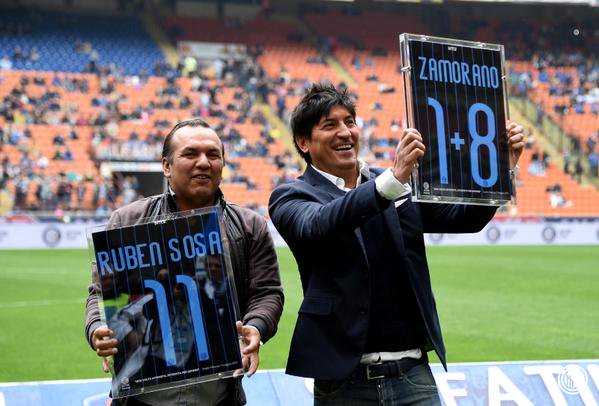 Acercamiento al número 1+8 de Iván Zamorano, mostrando el signo de suma (+) integrado entre los dígitos, recreación fiel de la leyenda nerazzurra.