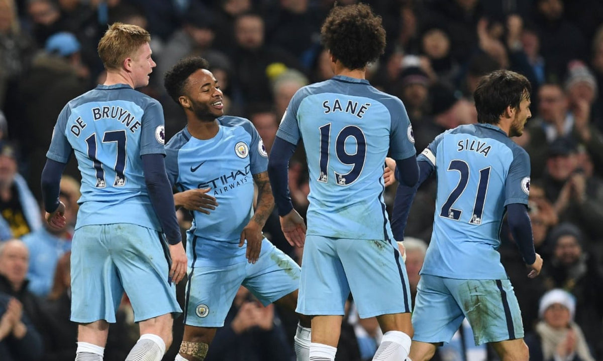 Kevin De Bruyne #17 junto a Raheem Sterling, Leroy Sané y David Silva luciendo el jersey Nike Manchester City Authentic Vapor Match de casa 2016/17 en Futbol90MX