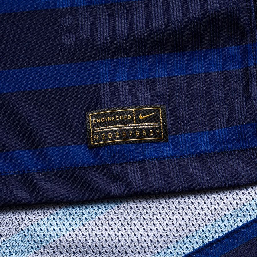 Etiqueta dorada en el dobladillo del Jersey Vapor Match Home de Francia con nombre y numero de Mbappe