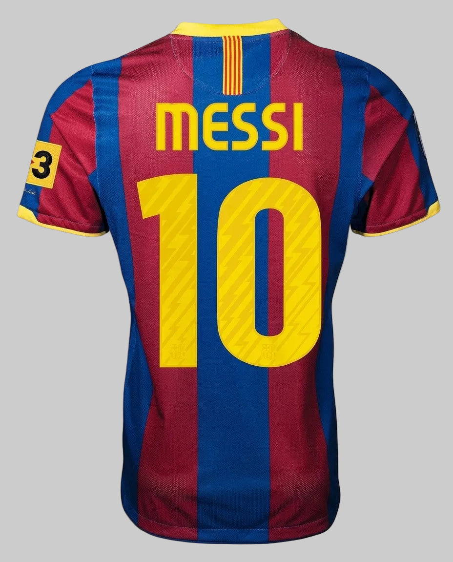 Vista posterior completa del jersey Nike Lionel Messi FC Barcelona Authentic Match local 2010/11 (Ref. 406809-486) con el nombre MESSI y el número 10 en Futbol90MX