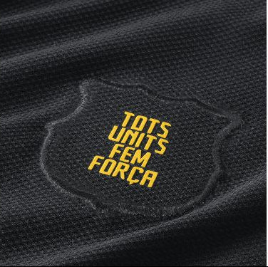 Letras en la parte posterior del escudo del jersey Lionel Messi FC Barcelona de visita 2011/12