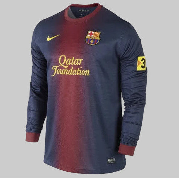 Vista frontal del jersey Manga Larga de Messi local Nike FC Barcelona 2012/13 (Ref. 478324-410) con diseño de franja central degradada en rojo y azul marino, patrocinador Qatar Foundation y escudo bordado en Futbol90MX.