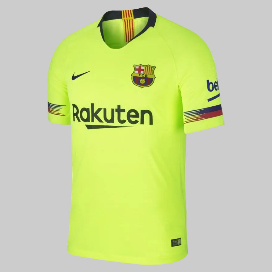 Vista frontal del Nike Luis Suárez FC Barcelona Authentic Vapor Match Away Jersey 2018/19 en color amarillo volt (Ref. 918912-702),  en la Historical Archive Boutique de Futbol90MX.