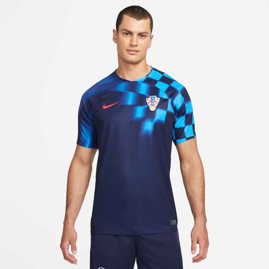 Detalle del tejido técnico azul con patrón a cuadros difuminado de la edición Nike Stadium de Croacia Visita Mundial 2022. Calidad de archivo preservada en Futbol90MX