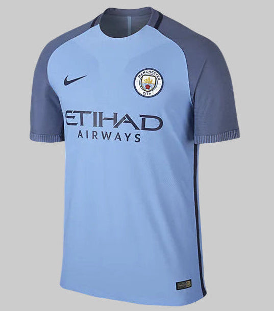 Vista frontal del jersey Nike Manchester City Authentic Vapor Match de casa 2016/17 (Ref. 776905-489) con tecnología AeroSwift, disponible en la Historical Archive Boutique de Futbol90MX