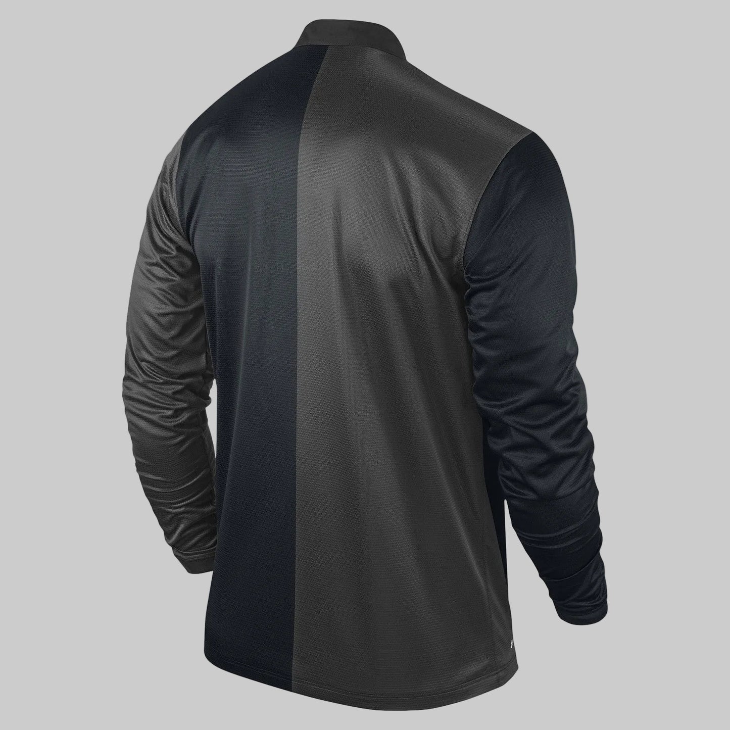 Dorsal liso del jersey manga larga Manchester City 2013/14 de visitante en tonos negro y antracita.