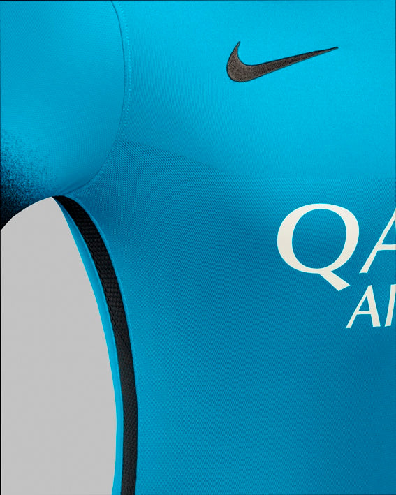 Primer plano del costado del jersey tercero authentic match de Neymar Jr del FC Barcelona UCL 2015/16 destacando el logotipo Nike Swoosh, la franja lateral negra y la textura transpirable (Código: 658787-426) en Futbol90MX