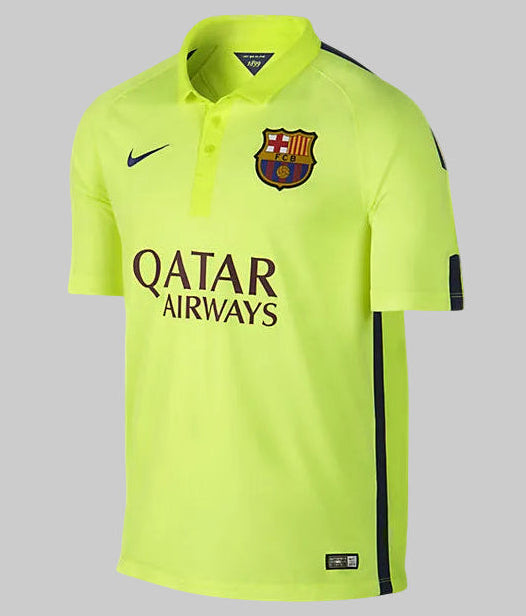 Vista frontal completa del jersey Nike Neymar Jr FC Barcelona tercero UEFA Champions League 2014/15 (Ref. 631192-711) en tono amarillo Volt con el patrocinador Qatar Airways y cuello polo en Futbol90MX.